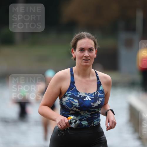 14.09.2025 - Stadtparktriathlon Michael Strokosch http://msf.ph/oto/8863040 14.09.2025 10:13:50 Schwimmen 648, 657, 697, 712 meine-sportfotos.de