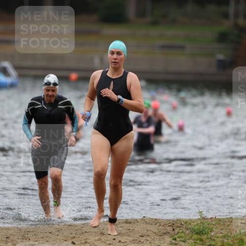 14.09.2025 - Stadtparktriathlon Michael Strokosch http://msf.ph/oto/8863047 14.09.2025 10:13:52 Schwimmen 648, 657, 697, 712 meine-sportfotos.de