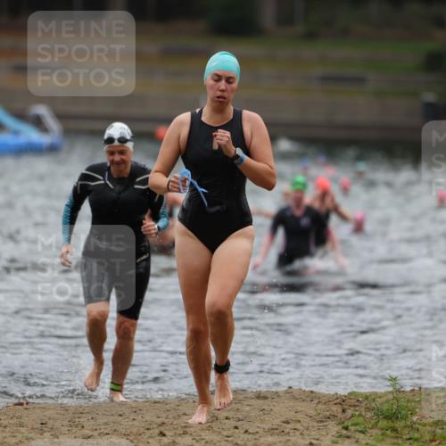 14.09.2025 - Stadtparktriathlon Michael Strokosch http://msf.ph/oto/8863051 14.09.2025 10:13:53 Schwimmen 657, 697, 712 meine-sportfotos.de