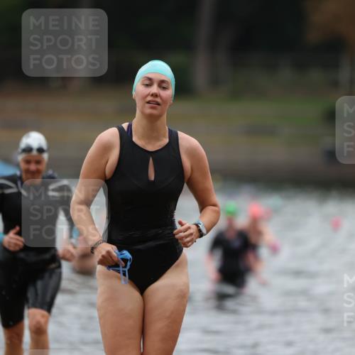 14.09.2025 - Stadtparktriathlon Michael Strokosch http://msf.ph/oto/8863057 14.09.2025 10:13:54 Schwimmen 657, 697, 712 meine-sportfotos.de