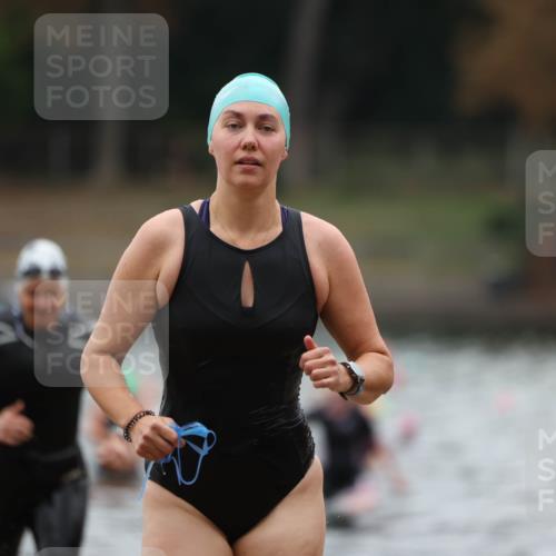 14.09.2025 - Stadtparktriathlon Michael Strokosch http://msf.ph/oto/8863060 14.09.2025 10:13:55 Schwimmen 697, 712 meine-sportfotos.de
