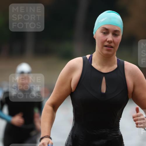 14.09.2025 - Stadtparktriathlon Michael Strokosch http://msf.ph/oto/8863063 14.09.2025 10:13:56 Schwimmen 697, 712 meine-sportfotos.de