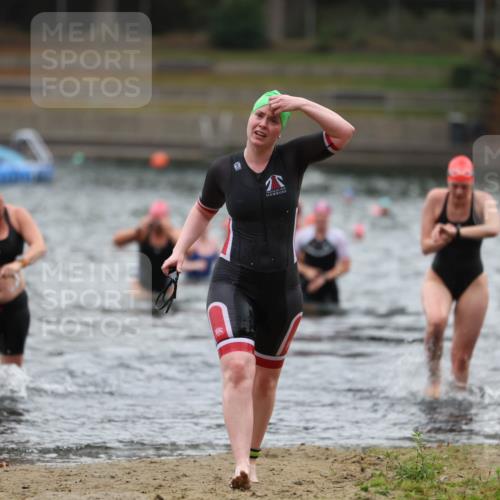 14.09.2025 - Stadtparktriathlon Michael Strokosch http://msf.ph/oto/8863077 14.09.2025 10:14:05 Schwimmen 627, 700, 714 meine-sportfotos.de