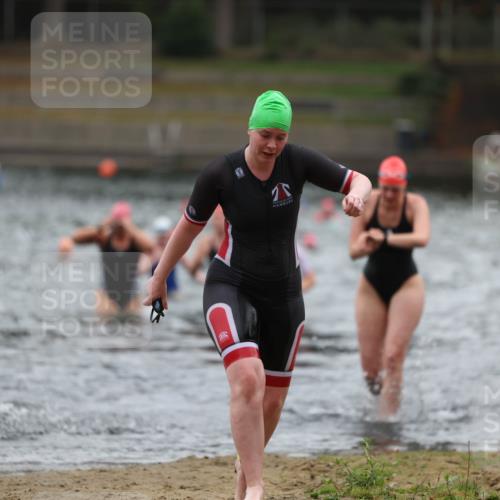 14.09.2025 - Stadtparktriathlon Michael Strokosch http://msf.ph/oto/8863081 14.09.2025 10:14:06 Schwimmen 627, 700, 714 meine-sportfotos.de