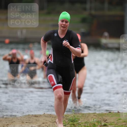 14.09.2025 - Stadtparktriathlon Michael Strokosch http://msf.ph/oto/8863082 14.09.2025 10:14:06 Schwimmen 627, 700, 714 meine-sportfotos.de
