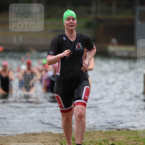 14.09.2025 - Stadtparktriathlon Michael Strokosch http://msf.ph/oto/8863084 14.09.2025 10:14:07 Schwimmen 627, 700, 714 meine-sportfotos.de