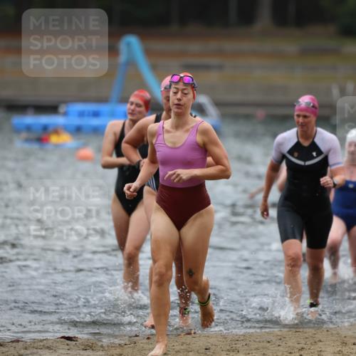 14.09.2025 - Stadtparktriathlon Michael Strokosch http://msf.ph/oto/8863112 14.09.2025 10:14:18 Schwimmen 647, 650, 683, 698, 704, 720 meine-sportfotos.de