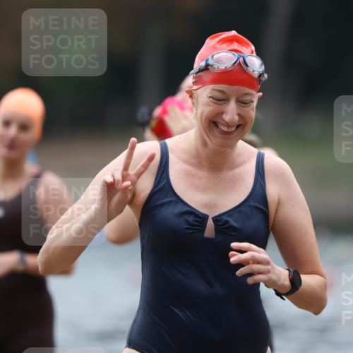 14.09.2025 - Stadtparktriathlon Michael Strokosch http://msf.ph/oto/8863175 14.09.2025 10:14:42 Schwimmen 645, 646, 654, 663, 710 meine-sportfotos.de