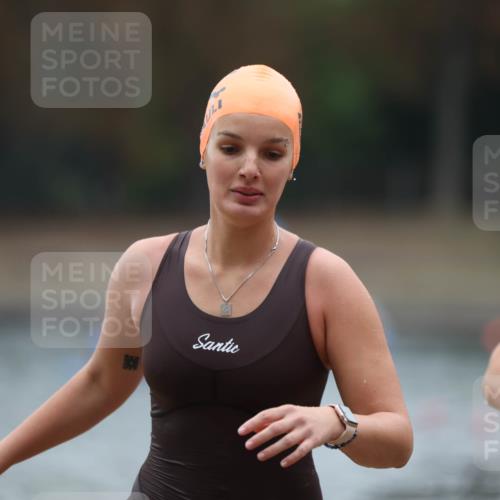 14.09.2025 - Stadtparktriathlon Michael Strokosch http://msf.ph/oto/8863180 14.09.2025 10:14:44 Schwimmen 645, 646, 663 meine-sportfotos.de