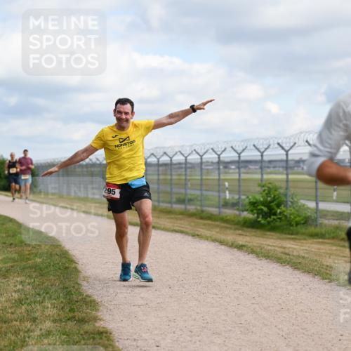 14.09.2025 - Airport Race Dr. Thomas Lammeyer http://msf.ph/oto/8863190 14.09.2025 12:02:45 Laufen 295, 50 meine-sportfotos.de