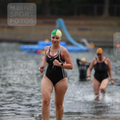 14.09.2025 - Stadtparktriathlon Michael Strokosch http://msf.ph/oto/8863237 14.09.2025 10:15:56 Schwimmen 631, 668 meine-sportfotos.de
