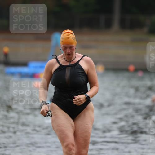 14.09.2025 - Stadtparktriathlon Michael Strokosch http://msf.ph/oto/8863254 14.09.2025 10:16:03 Schwimmen 631, 668 meine-sportfotos.de