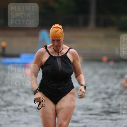 14.09.2025 - Stadtparktriathlon Michael Strokosch http://msf.ph/oto/8863255 14.09.2025 10:16:03 Schwimmen 631, 668 meine-sportfotos.de