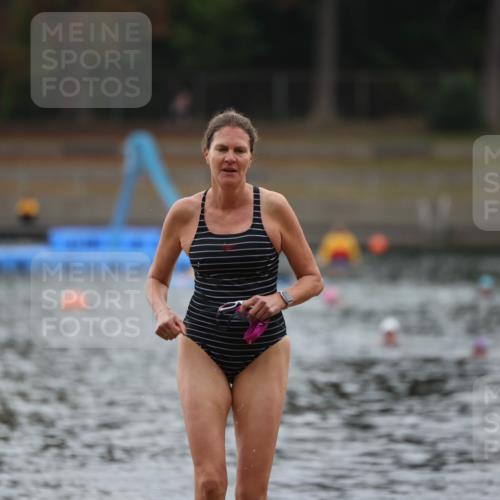 14.09.2025 - Stadtparktriathlon Michael Strokosch http://msf.ph/oto/8863295 14.09.2025 10:17:15 Schwimmen 701 meine-sportfotos.de