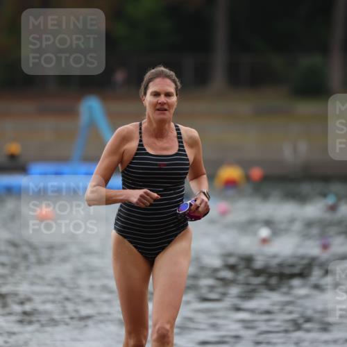 14.09.2025 - Stadtparktriathlon Michael Strokosch http://msf.ph/oto/8863297 14.09.2025 10:17:15 Schwimmen 701 meine-sportfotos.de