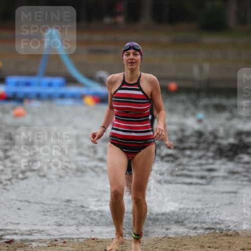 14.09.2025 - Stadtparktriathlon Michael Strokosch http://msf.ph/oto/8863304 14.09.2025 10:17:35 Schwimmen 643, 686 meine-sportfotos.de