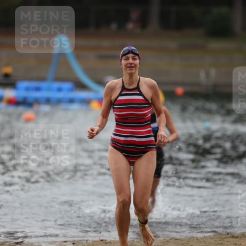 14.09.2025 - Stadtparktriathlon Michael Strokosch http://msf.ph/oto/8863306 14.09.2025 10:17:35 Schwimmen 643, 686 meine-sportfotos.de