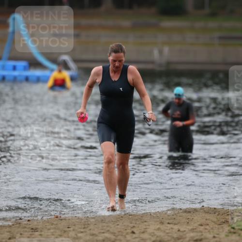 14.09.2025 - Stadtparktriathlon Michael Strokosch http://msf.ph/oto/8863340 14.09.2025 10:18:11 Schwimmen 655, 678 meine-sportfotos.de