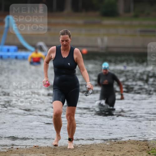 14.09.2025 - Stadtparktriathlon Michael Strokosch http://msf.ph/oto/8863347 14.09.2025 10:18:11 Schwimmen 655, 678 meine-sportfotos.de