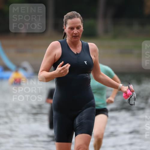 14.09.2025 - Stadtparktriathlon Michael Strokosch http://msf.ph/oto/8863360 14.09.2025 10:18:14 Schwimmen 638, 655, 678 meine-sportfotos.de