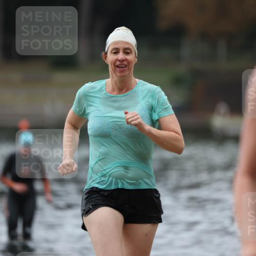 14.09.2025 - Stadtparktriathlon Michael Strokosch http://msf.ph/oto/8863365 14.09.2025 10:18:16 Schwimmen 638, 655, 678 meine-sportfotos.de