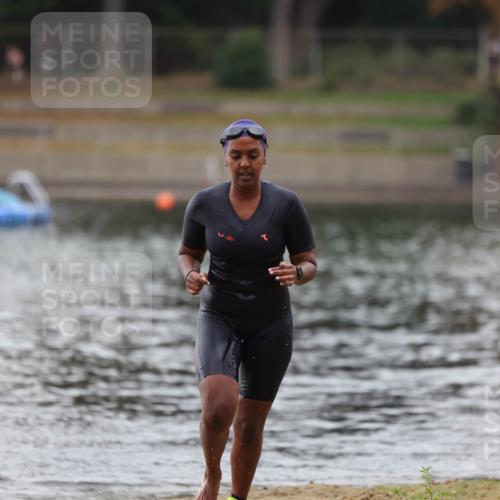 14.09.2025 - Stadtparktriathlon Michael Strokosch http://msf.ph/oto/8863389 14.09.2025 10:19:14 Schwimmen 692 meine-sportfotos.de