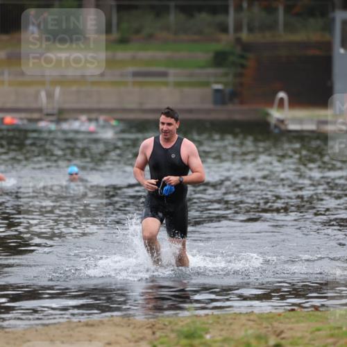 14.09.2025 - Stadtparktriathlon Michael Strokosch http://msf.ph/oto/8863409 14.09.2025 10:28:49 Schwimmen 749 meine-sportfotos.de