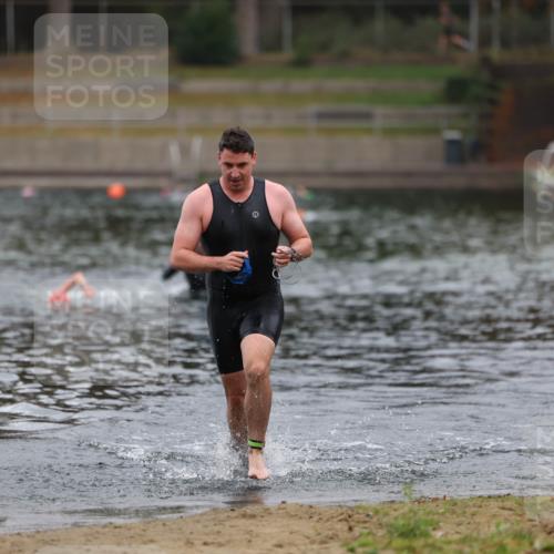 14.09.2025 - Stadtparktriathlon Michael Strokosch http://msf.ph/oto/8863415 14.09.2025 10:28:51 Schwimmen 749 meine-sportfotos.de