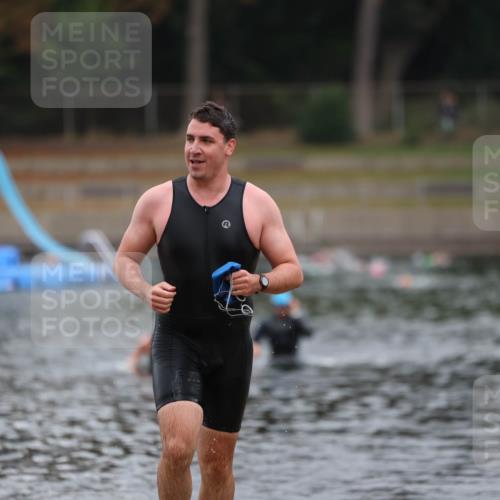 14.09.2025 - Stadtparktriathlon Michael Strokosch http://msf.ph/oto/8863421 14.09.2025 10:28:54 Schwimmen 749 meine-sportfotos.de