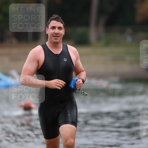 14.09.2025 - Stadtparktriathlon Michael Strokosch http://msf.ph/oto/8863427 14.09.2025 10:28:55 Schwimmen 749 meine-sportfotos.de