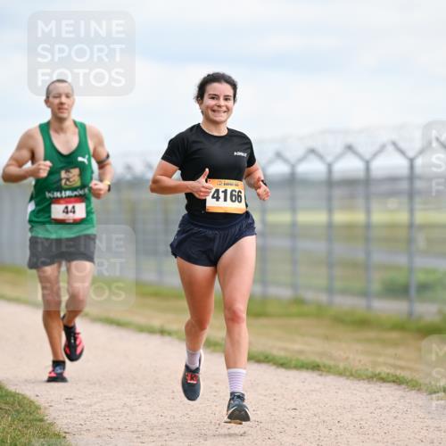 14.09.2025 - Airport Race Dr. Thomas Lammeyer http://msf.ph/oto/8863440 14.09.2025 12:03:05 Laufen 44, 4166 meine-sportfotos.de