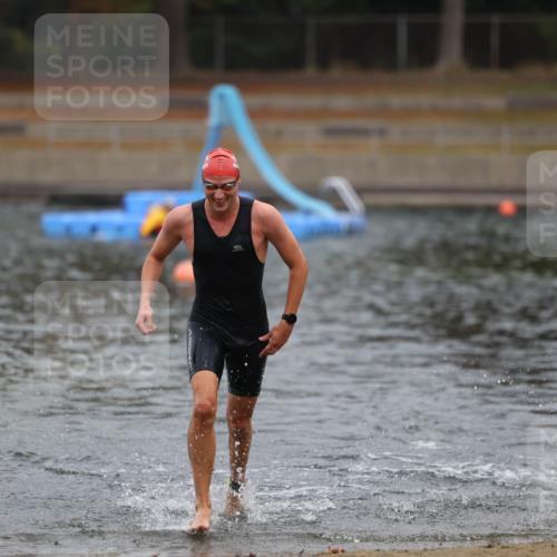 14.09.2025 - Stadtparktriathlon Michael Strokosch http://msf.ph/oto/8863445 14.09.2025 10:29:07 Schwimmen 735, 793 meine-sportfotos.de