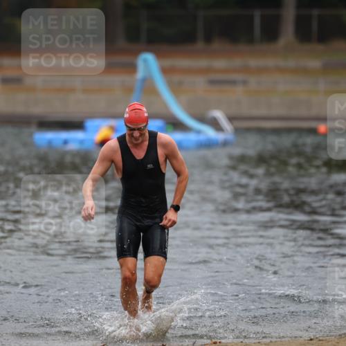 14.09.2025 - Stadtparktriathlon Michael Strokosch http://msf.ph/oto/8863447 14.09.2025 10:29:07 Schwimmen 735, 793 meine-sportfotos.de