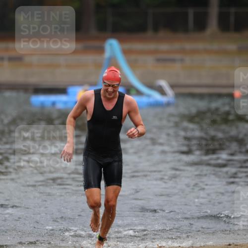 14.09.2025 - Stadtparktriathlon Michael Strokosch http://msf.ph/oto/8863450 14.09.2025 10:29:08 Schwimmen 735, 793 meine-sportfotos.de
