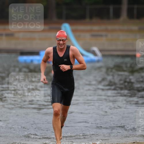 14.09.2025 - Stadtparktriathlon Michael Strokosch http://msf.ph/oto/8863452 14.09.2025 10:29:08 Schwimmen 735, 793 meine-sportfotos.de