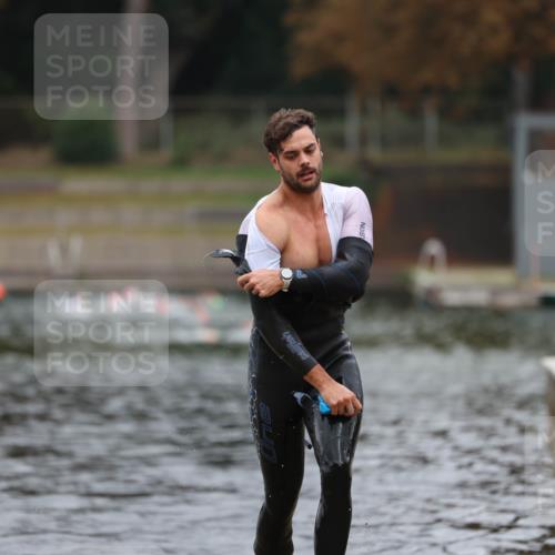14.09.2025 - Stadtparktriathlon Michael Strokosch http://msf.ph/oto/8863455 14.09.2025 10:29:09 Schwimmen 735, 793 meine-sportfotos.de