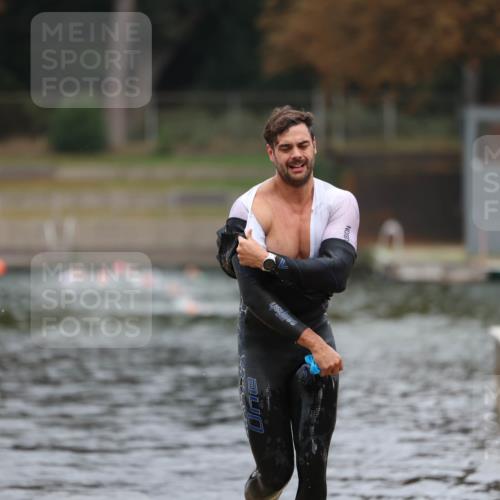 14.09.2025 - Stadtparktriathlon Michael Strokosch http://msf.ph/oto/8863457 14.09.2025 10:29:09 Schwimmen 735, 793 meine-sportfotos.de