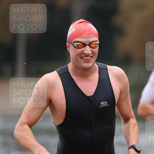 14.09.2025 - Stadtparktriathlon Michael Strokosch http://msf.ph/oto/8863465 14.09.2025 10:29:11 Schwimmen 735, 793 meine-sportfotos.de