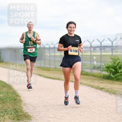 14.09.2025 - Airport Race Dr. Thomas Lammeyer http://msf.ph/oto/8863467 14.09.2025 12:03:06 Laufen 44, 4166 meine-sportfotos.de