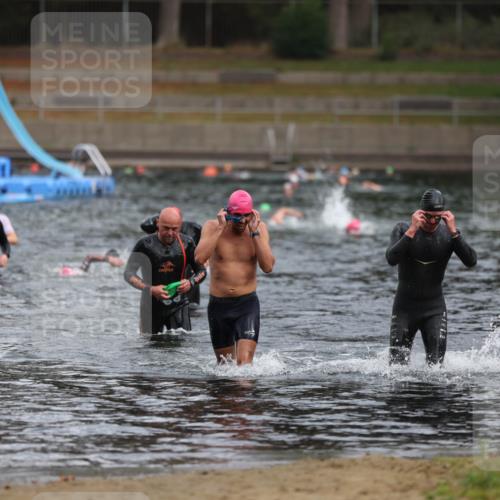 14.09.2025 - Stadtparktriathlon Michael Strokosch http://msf.ph/oto/8863487 14.09.2025 10:30:17 Schwimmen 761, 777 meine-sportfotos.de