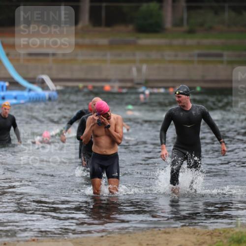 14.09.2025 - Stadtparktriathlon Michael Strokosch http://msf.ph/oto/8863497 14.09.2025 10:30:19 Schwimmen 761, 777, 798 meine-sportfotos.de