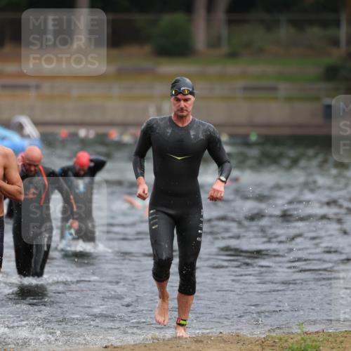 14.09.2025 - Stadtparktriathlon Michael Strokosch http://msf.ph/oto/8863507 14.09.2025 10:30:22 Schwimmen 752, 761, 777, 798 meine-sportfotos.de