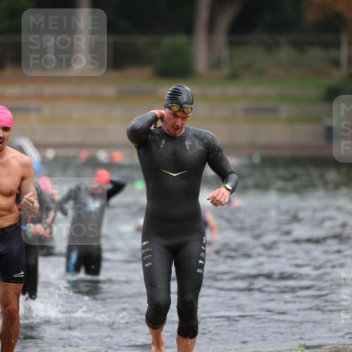 14.09.2025 - Stadtparktriathlon Michael Strokosch http://msf.ph/oto/8863513 14.09.2025 10:30:23 Schwimmen 752, 761, 777, 798 meine-sportfotos.de