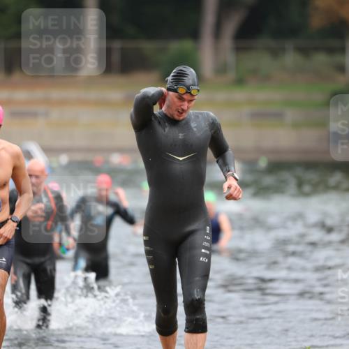 14.09.2025 - Stadtparktriathlon Michael Strokosch http://msf.ph/oto/8863515 14.09.2025 10:30:24 Schwimmen 752, 761, 777, 798 meine-sportfotos.de