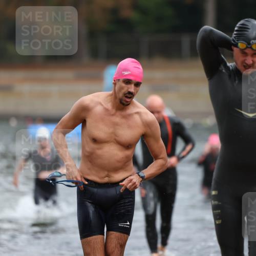 14.09.2025 - Stadtparktriathlon Michael Strokosch http://msf.ph/oto/8863521 14.09.2025 10:30:26 Schwimmen 752, 761, 769, 777, 798 meine-sportfotos.de
