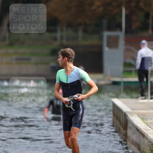 14.09.2025 - Stadtparktriathlon Michael Strokosch http://msf.ph/oto/8863569 14.09.2025 10:30:45 Schwimmen 730, 743, 767, 817 meine-sportfotos.de