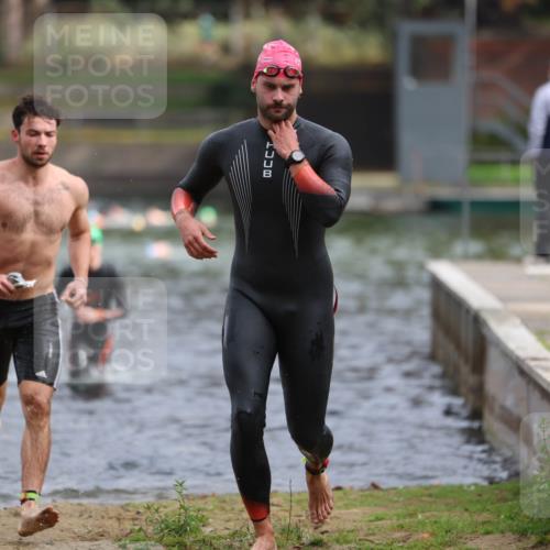 14.09.2025 - Stadtparktriathlon Michael Strokosch http://msf.ph/oto/8863589 14.09.2025 10:31:02 Schwimmen 766, 788, 813 meine-sportfotos.de