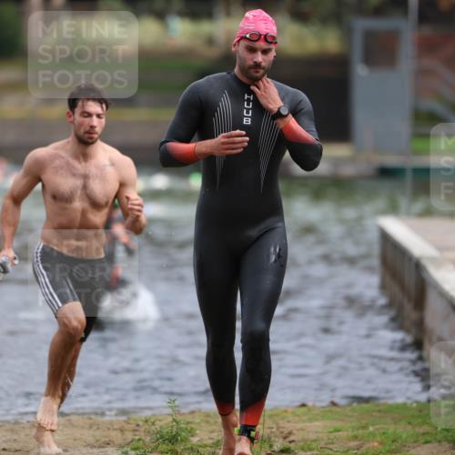 14.09.2025 - Stadtparktriathlon Michael Strokosch http://msf.ph/oto/8863591 14.09.2025 10:31:02 Schwimmen 766, 788, 813 meine-sportfotos.de