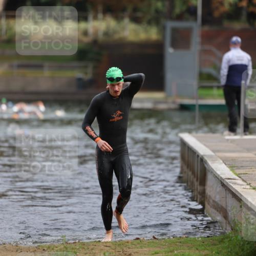 14.09.2025 - Stadtparktriathlon Michael Strokosch http://msf.ph/oto/8863596 14.09.2025 10:31:08 Schwimmen 788, 813 meine-sportfotos.de