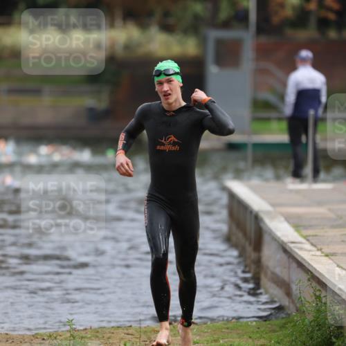 14.09.2025 - Stadtparktriathlon Michael Strokosch http://msf.ph/oto/8863599 14.09.2025 10:31:09 Schwimmen 813 meine-sportfotos.de